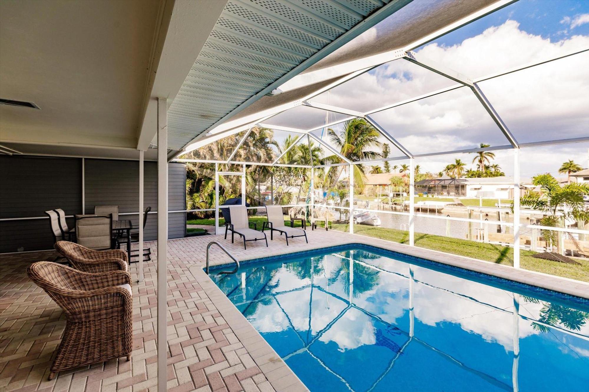 Serenity - Waterfront Cape Coral Home - Pool - 3Br 2Bth Exterior photo