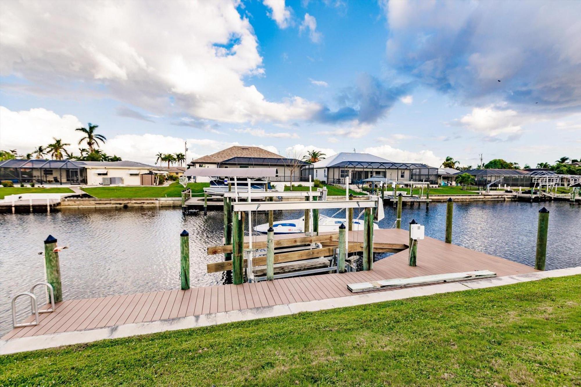 Serenity - Waterfront Cape Coral Home - Pool - 3Br 2Bth Exterior photo